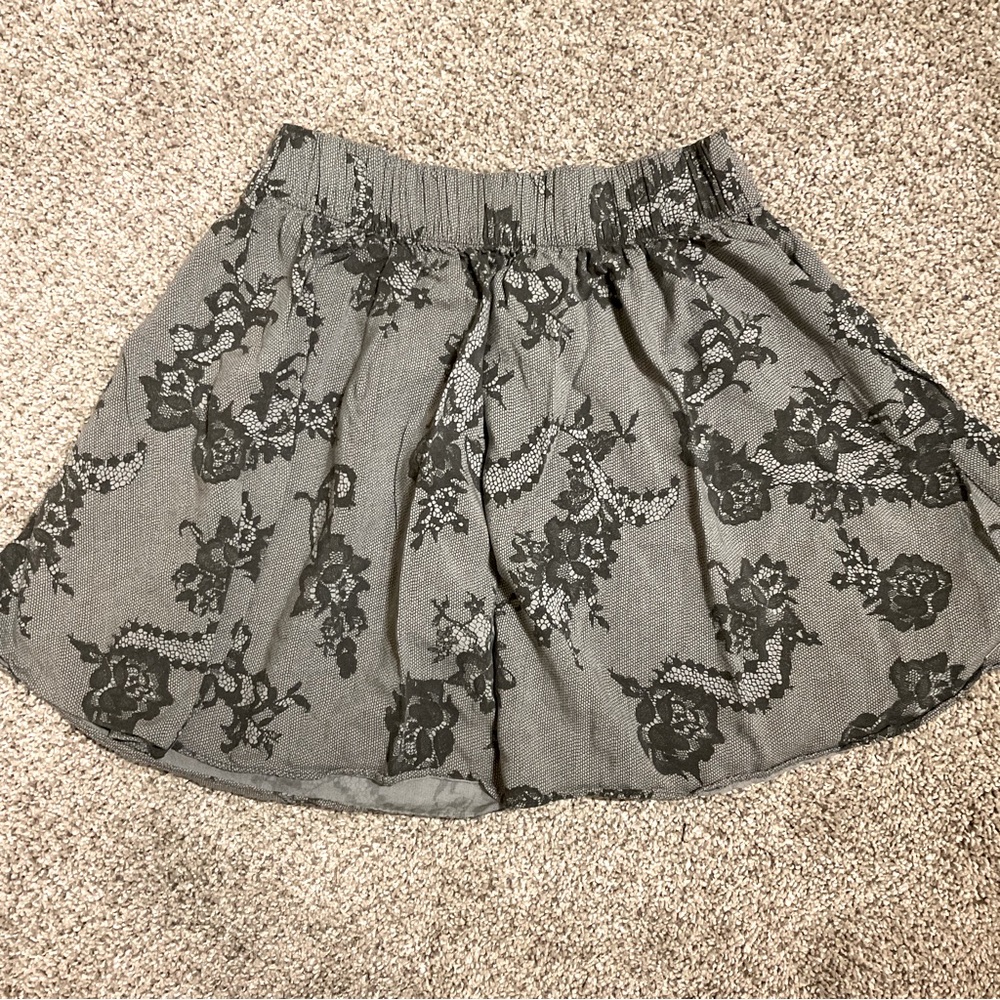 PINK Victoria’s Secret mini skirt, lace print, black & gray, size Large, EUC